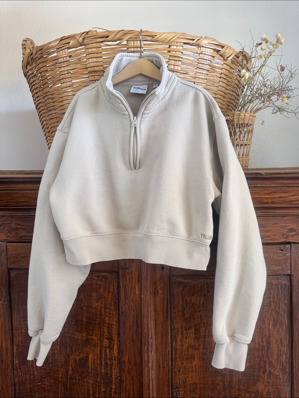 Aritzia TNA sweatfleece cozy fleece perfect Cropped Sweatshirt Light Beige XS
